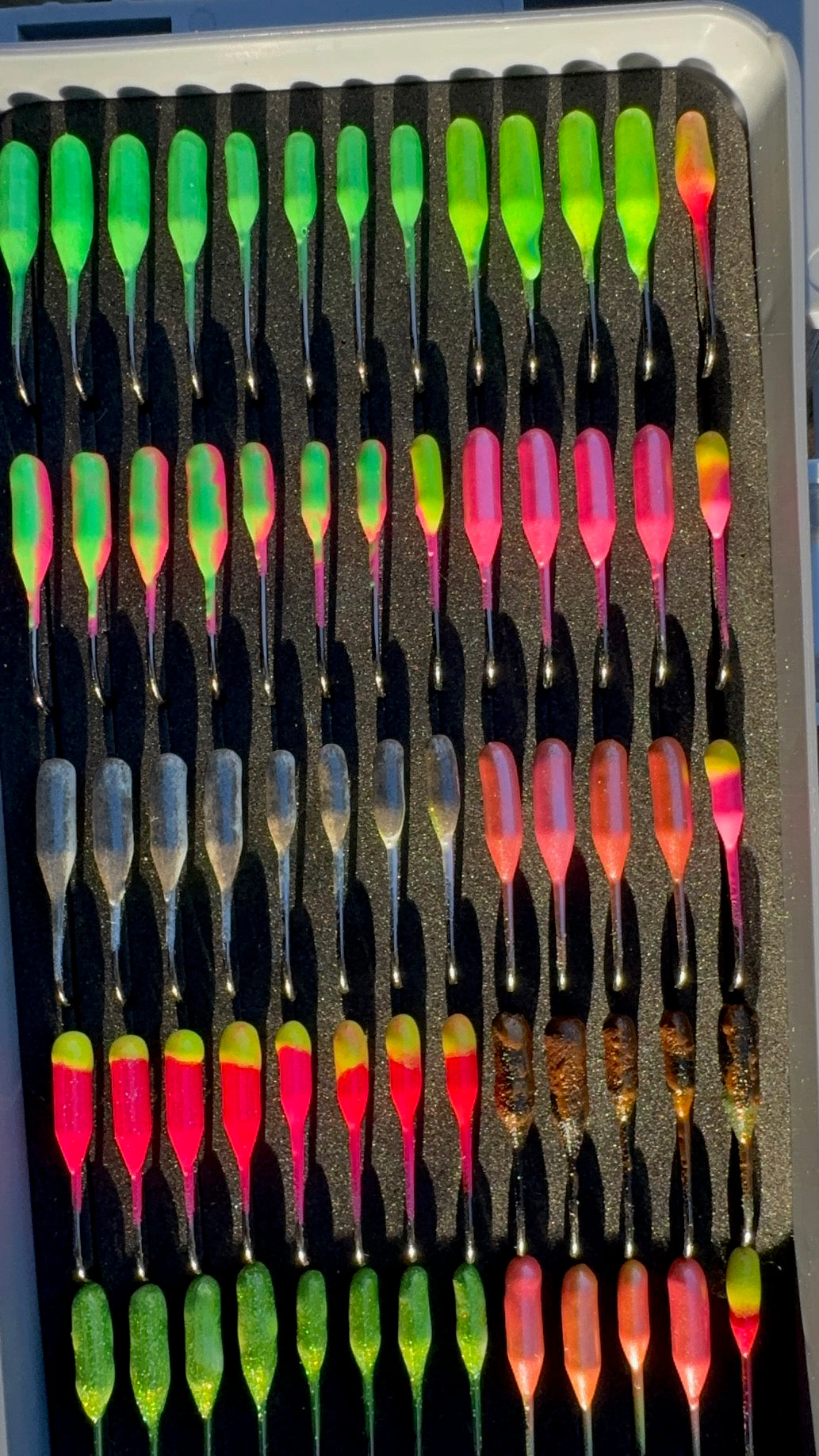 Buggy Bouncer Box (65 Jigs) 2x Mustad Hooks